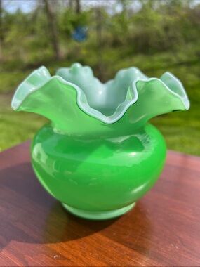 RARE Vintage Fenton Green Ivy Green White Cased Glass Ruffle Vase